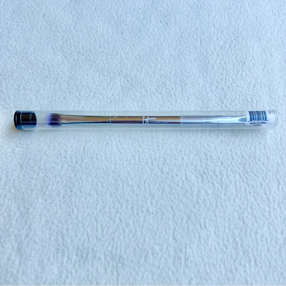 Makeup brush